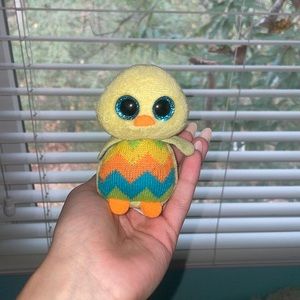 Tweet is a mini beanie boo by Ty in the Basket Beanies collection.